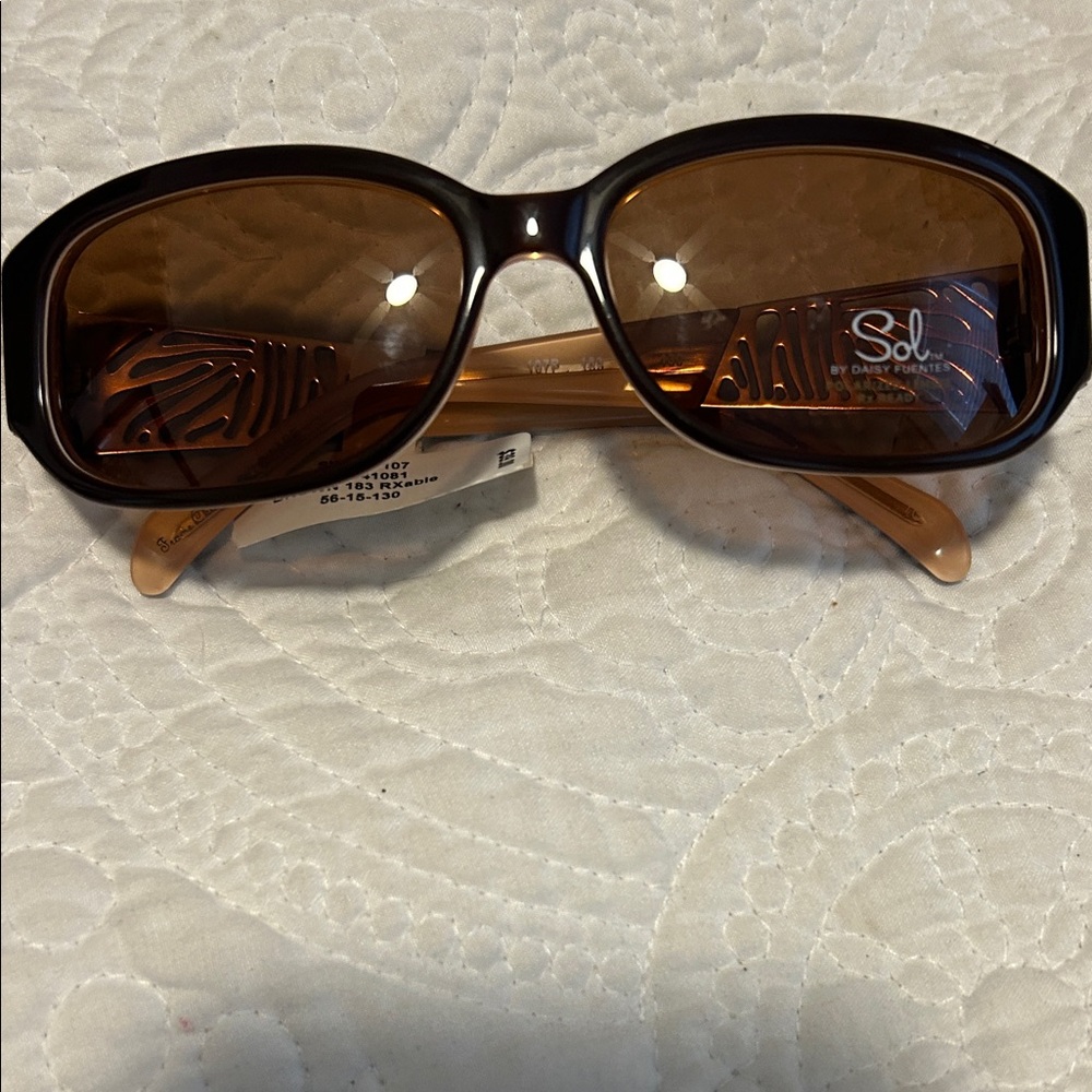 Daisy Fuentes Brown/Tan Gradient Women's Sunglasses No Case
